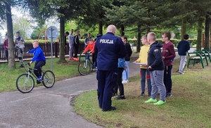 zdjęcie ilustruje egzamin praktyczny na karte rowerową w SP Godkowo