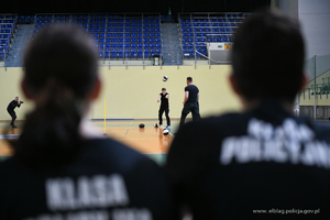 Młodzież uczestnicząca w zajęciach sportowych