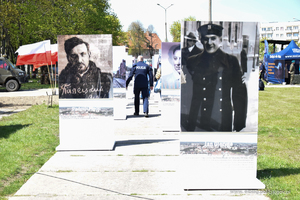 Scenografia zbudowana ze zdjęć historycznych, stworzona na potrzeby festynu.