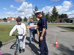 policjant i rowerzysta