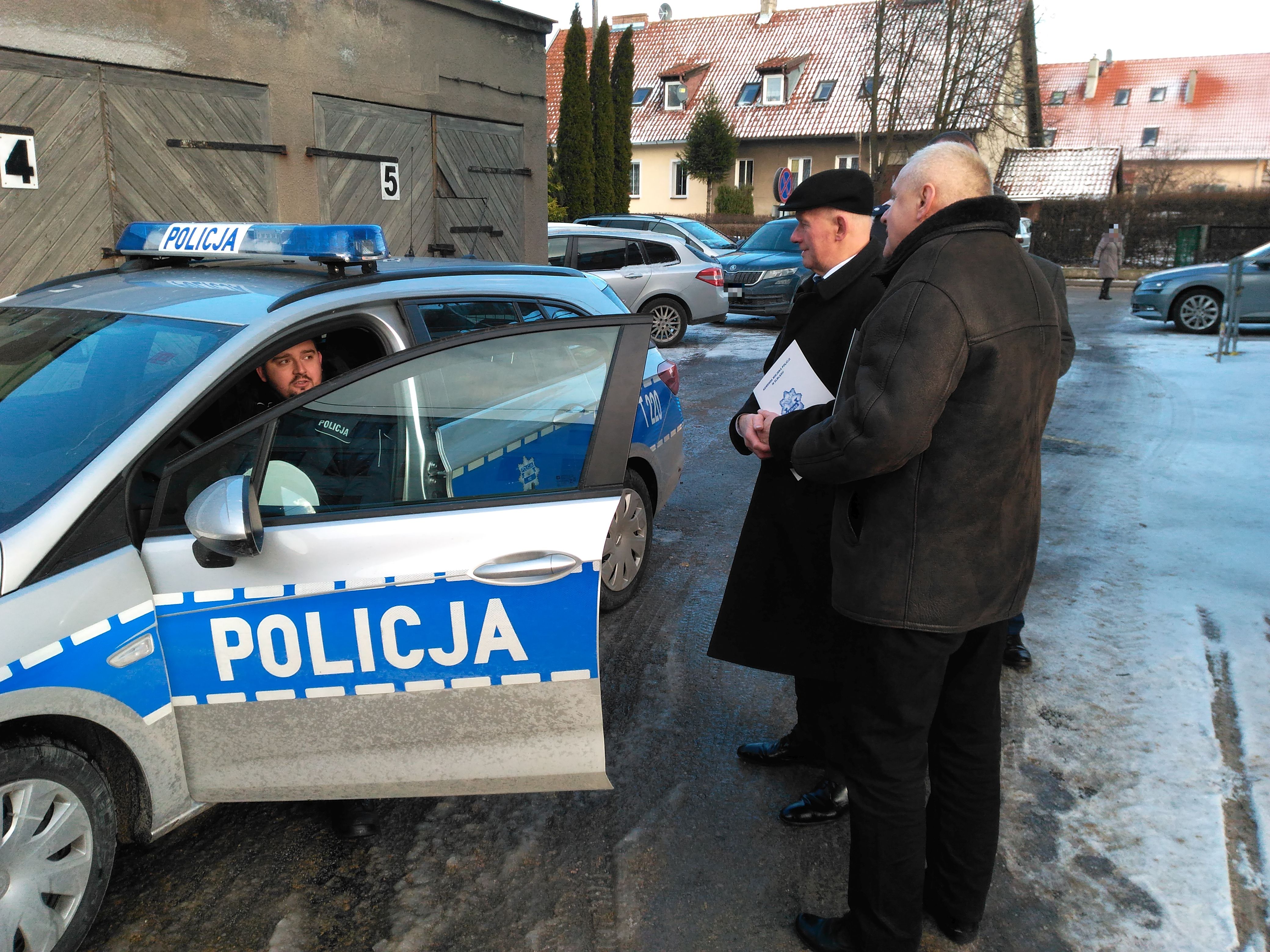 Komenda Miejska Policji W Krośnie Elbląg: Nowe radiowozy dla policjantów z Pasłęka - Aktualności